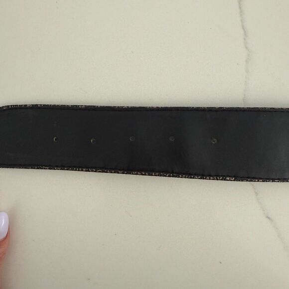 VINTAGE 80s Gold Embossed Waist Belt Bow & Buttons - Picture 9 of 11